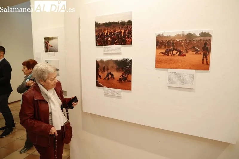 Muestra fotográfica sobre el Kuarup, uno de los rituales más importantes de las comunidades indígenas del río Xingu (Mato Grosso, Brasil). Foto: David Sañudo