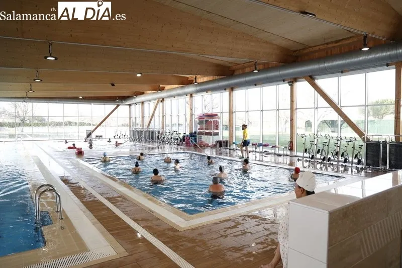 Interior de la piscina municipal de San José. Foto de David Sañudo