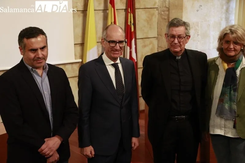 El presidente de la Diputación de Salamanca, Javier Iglesias García, y el Rector de la Universidad Pontificia de Salamanca, Santiago García-Jalón de la Lama, han suscrito este convenio