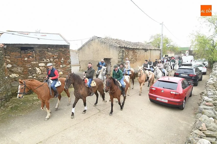 Foto 6 - Medio centenar de personas toma parte en el estreno de la &lsquo;1&ordf; Ruta a Caballo Siega Verde&rsquo;