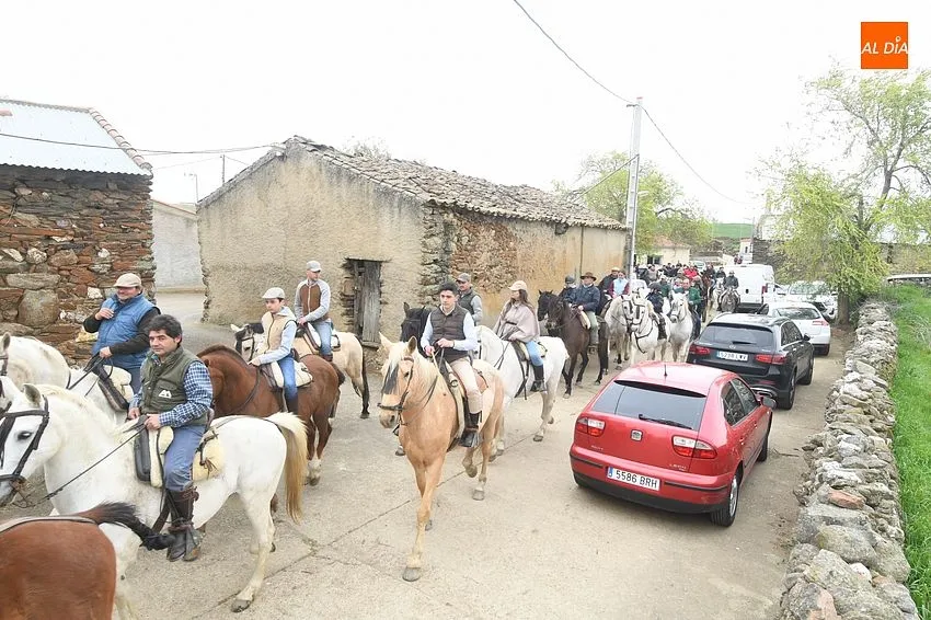 Foto 7 - Medio centenar de personas toma parte en el estreno de la &lsquo;1&ordf; Ruta a Caballo Siega Verde&rsquo;