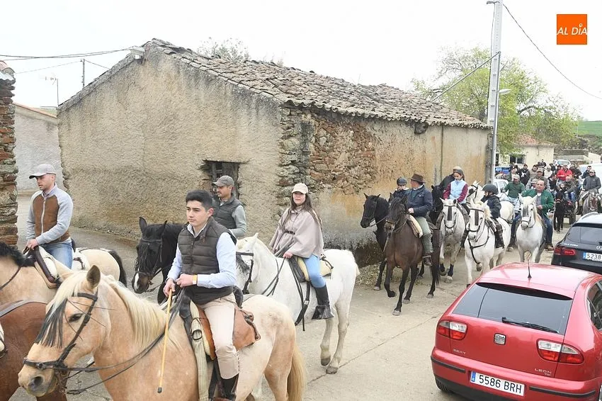 Foto 8 - Medio centenar de personas toma parte en el estreno de la &lsquo;1&ordf; Ruta a Caballo Siega Verde&rsquo;