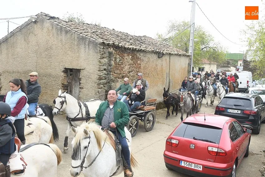 Foto 10 - Medio centenar de personas toma parte en el estreno de la &lsquo;1&ordf; Ruta a Caballo Siega Verde&rsquo;