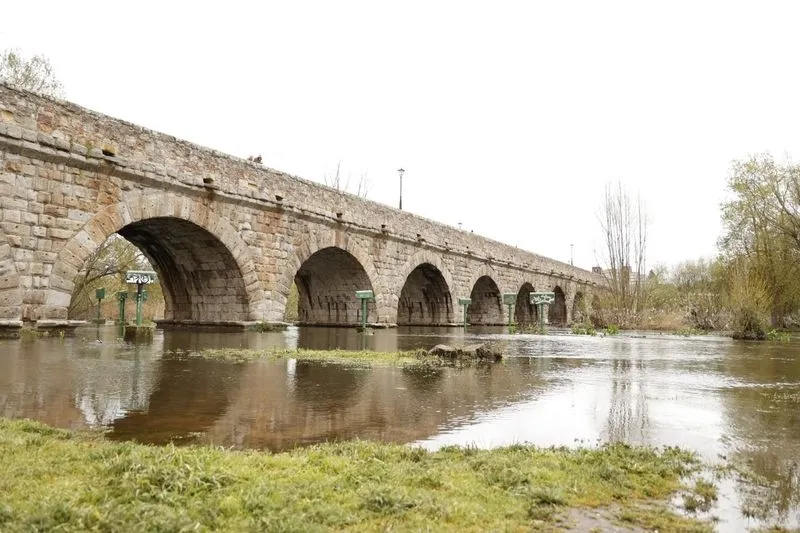 Así luce el río Tormes días después de la borrasca Nelson | FOTOS: David Sañudo 