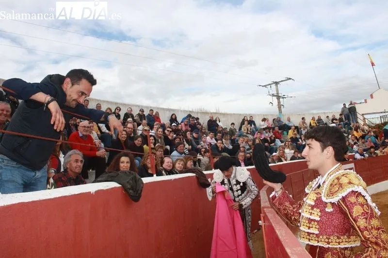 Ismael Martín y el debutante Pedro Andrés, a hombros 