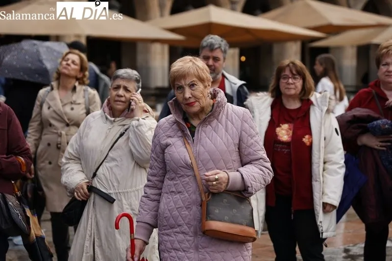 Salamanca desafía a la lluvia y pasea por el Día Mundial de la Salud | FOTOS: David Sañudo 