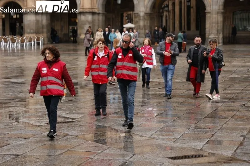 Salamanca desafía a la lluvia y pasea por el Día Mundial de la Salud | FOTOS: David Sañudo 