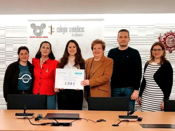El grupo de médicos artistas y músicos Hakuna recauda más de 4.400 euros para AVIVA y ASCOL