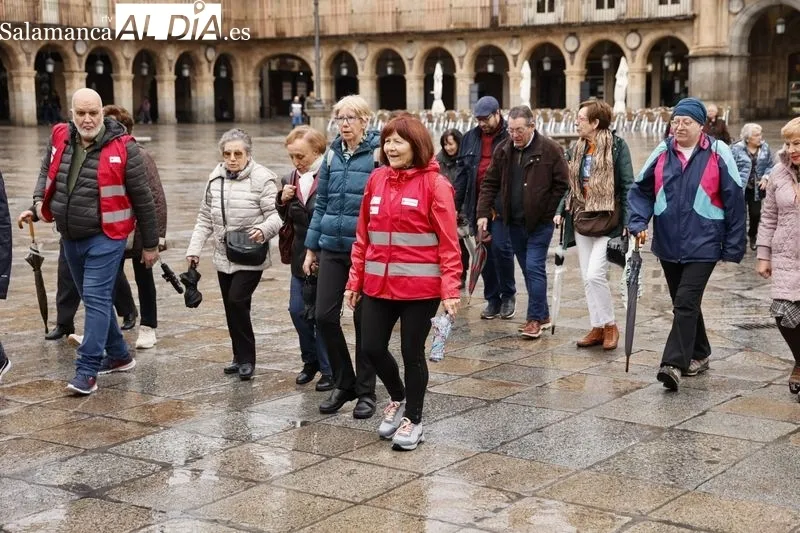 Salamanca desafía a la lluvia y pasea por el Día Mundial de la Salud | FOTOS: David Sañudo 