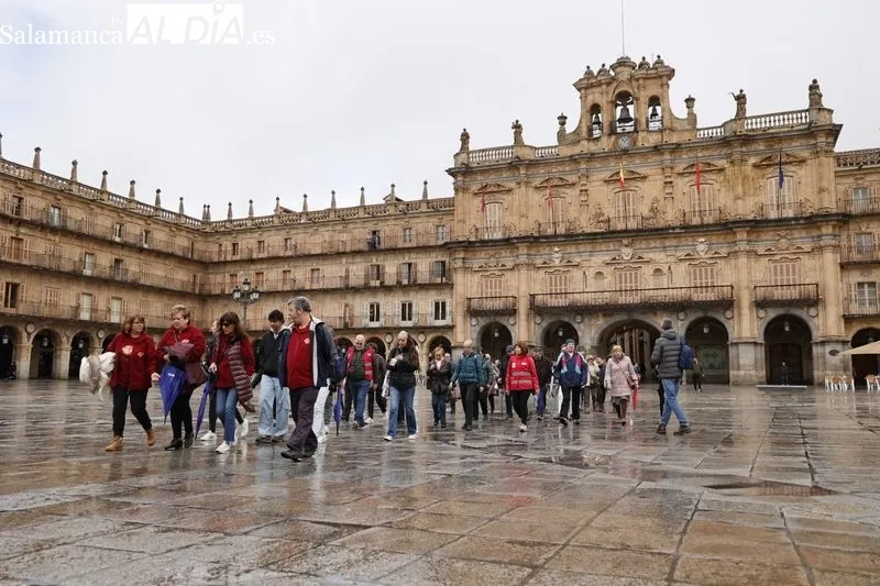 Salamanca desafía a la lluvia y pasea por el Día Mundial de la Salud | FOTOS: David Sañudo 