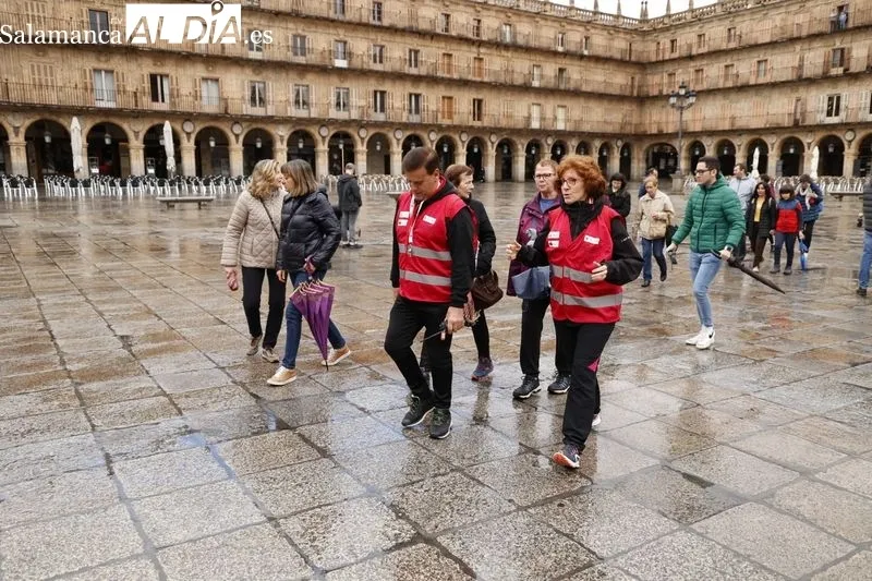 Salamanca desafía a la lluvia y pasea por el Día Mundial de la Salud | FOTOS: David Sañudo 