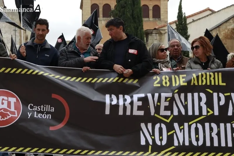 Concentración en la plaza de San Román por el Día Mundial de la Seguridad y la Salud en el Trabajo. Foto: Raúl Riego