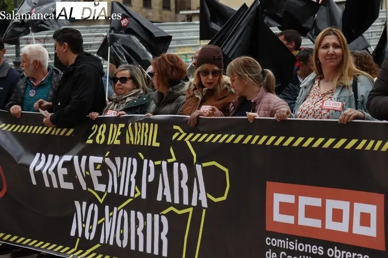 Concentración en la plaza de San Román por el Día Mundial de la Seguridad y la Salud en el Trabajo. Foto: Raúl Riego