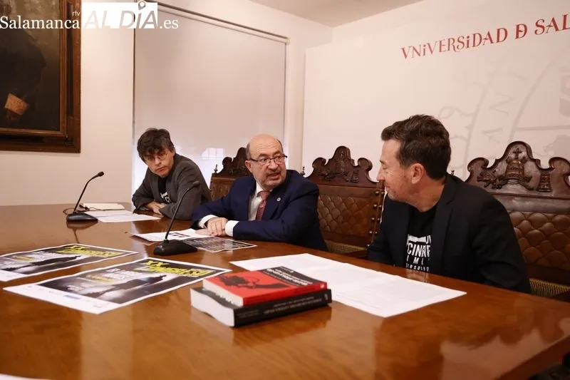 Presentación del XX Congreso de Novela y Cine Negro con los profesores Àlex Martín Escribà y Javier Sánchez Zapatero, junto al rector en funciones, David Díez. Foto: David Sañudo
