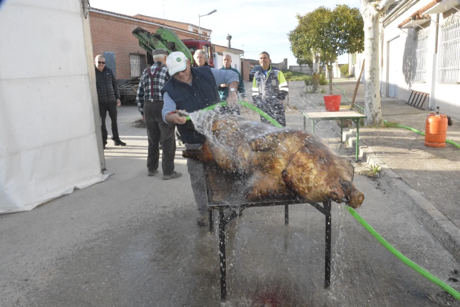 Foto 5 - Cantaracillo se vuelca en su VII Matanza Tradicional