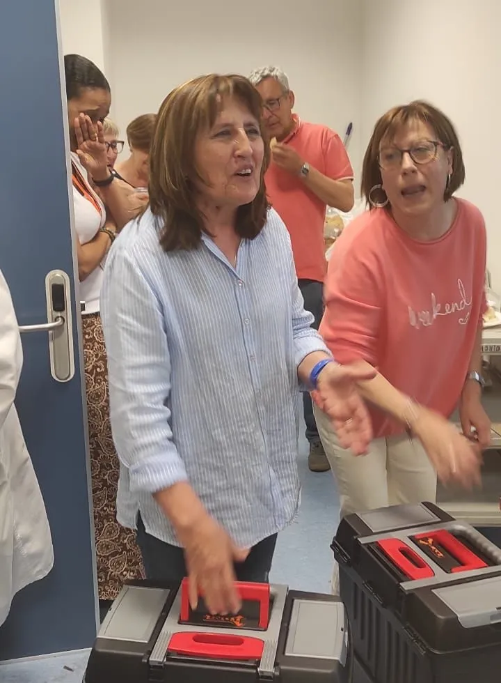 Toñi Gutiérrez y Pilar Peinador celebran la jubilación con sus compañeros