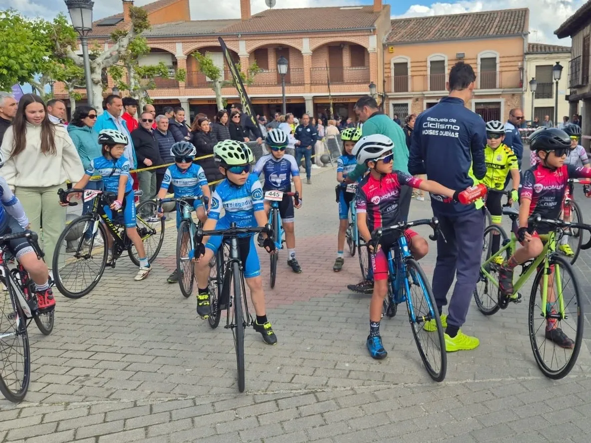 Foto 3 - Macotera se transforma en una fiesta deportiva con la III Copa Castilla y Le&oacute;n de escuelas ciclistas