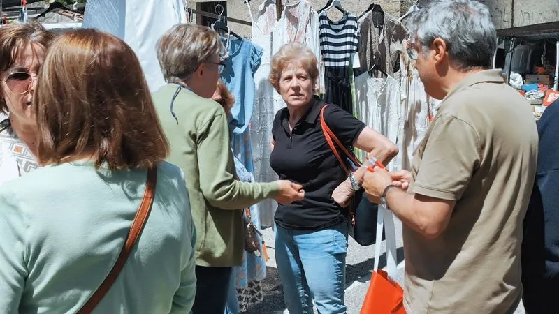Foto 10 - El PSOE aprovecha el mercadillo de Vitigudino para hacer campa&ntilde;a de las europeas