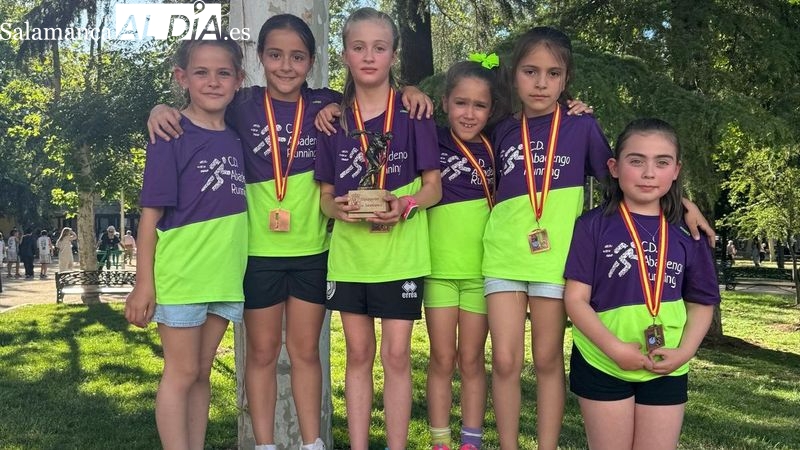 El equipo benjamín femenino del C.D. Abadengo Running, tercer clasificado en campo a través en los juegos escolares