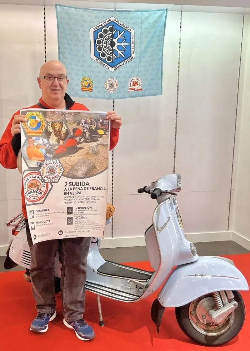 Presentación en el centro comercial El Tormes de la segunda Subida a la Peña de Francia en Vespa