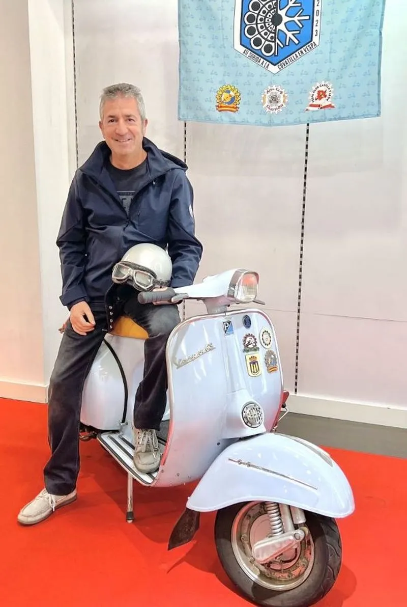 Presentación en el centro comercial El Tormes de la segunda Subida a la Peña de Francia en Vespa