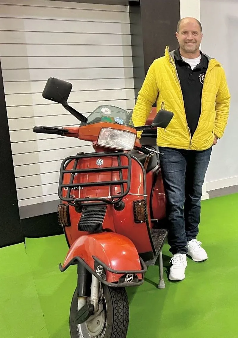 Presentación en el centro comercial El Tormes de la segunda Subida a la Peña de Francia en Vespa