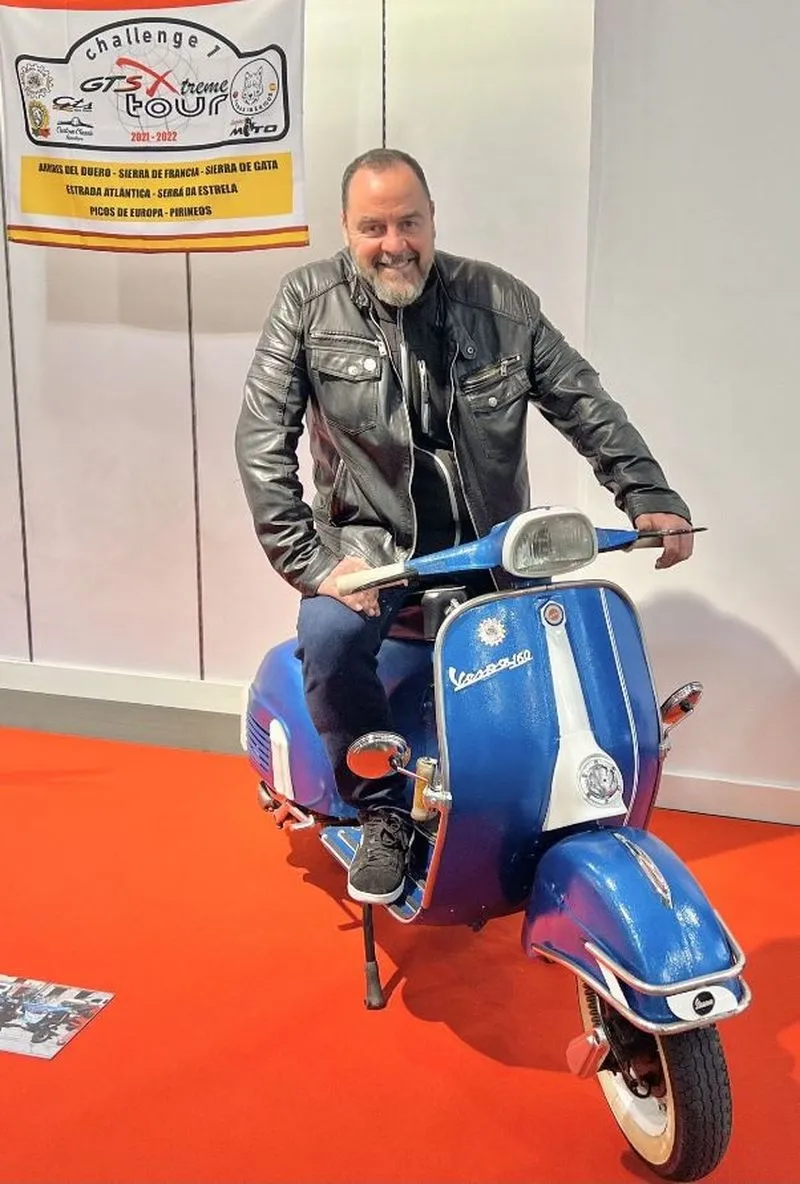 Presentación en el centro comercial El Tormes de la segunda Subida a la Peña de Francia en Vespa