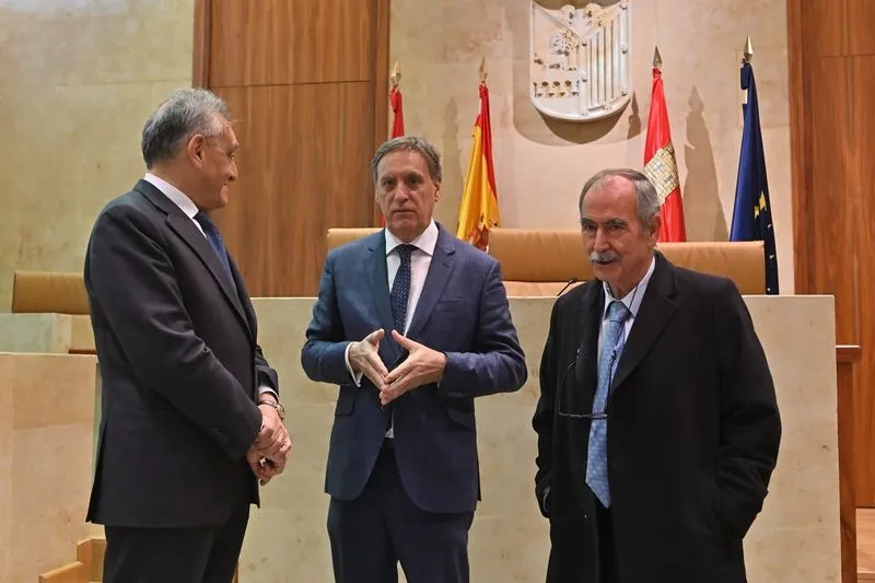 El embajador de la República de Italia en España, Giuseppe Buccino, en el Ayuntamiento de Salamanca