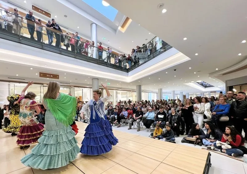 Flamenco en el Centro Comercial El Tormes.