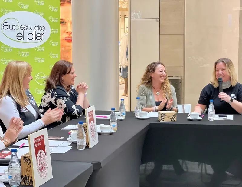 Encuentro de mujeres empresarias y profesionales en el Centro Comercial El Tormes. Foto: CC El Tormes