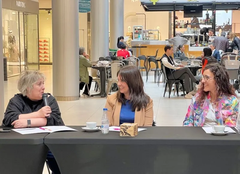 Encuentro de mujeres empresarias y profesionales en el Centro Comercial El Tormes. Foto: CC El Tormes
