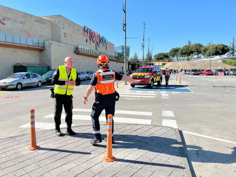 Simulacro de emergencia en el Centro Comercial El Tormes