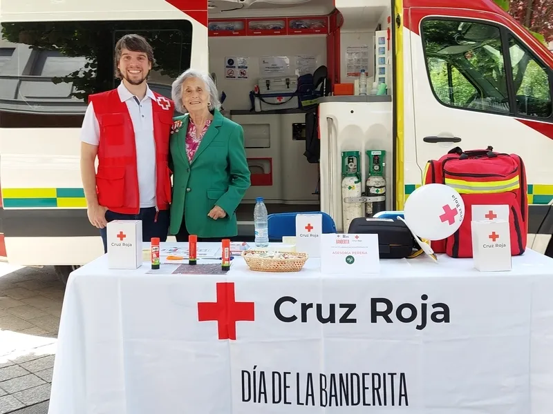 Voluntarios y trabajadores de Cruz Roja en el Día de la Banderita.