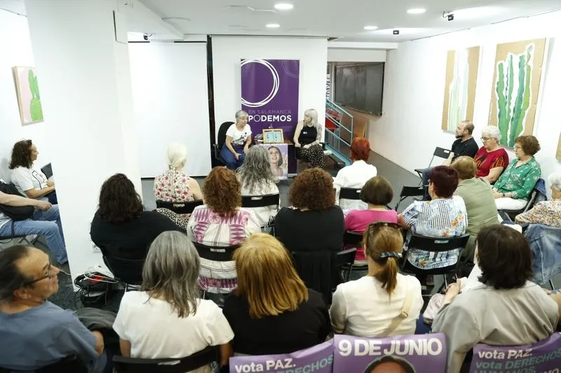 Irene Zugasti ha presentado en Salamanca #SeAcabó en un acto organizado por Podemos. Fotos: David Sañudo