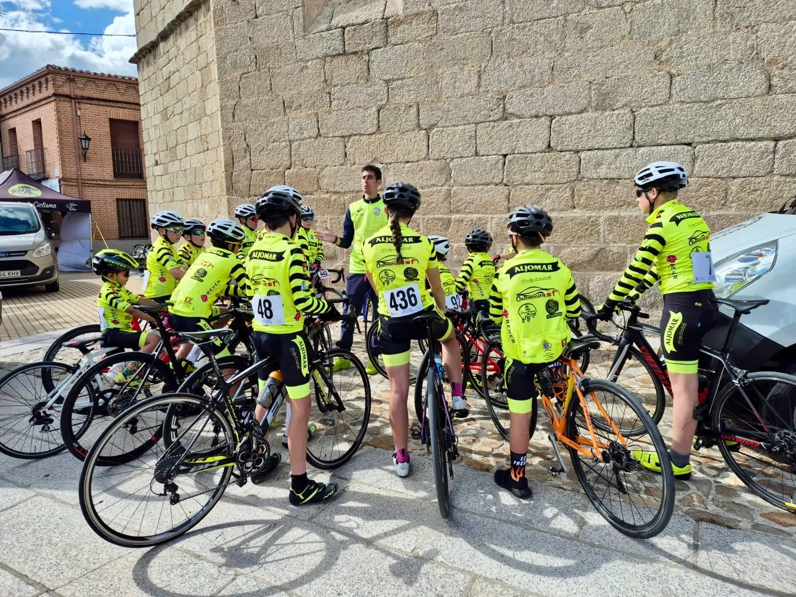 Foto 7 - Macotera se transforma en una fiesta deportiva con la III Copa Castilla y Le&oacute;n de escuelas ciclistas