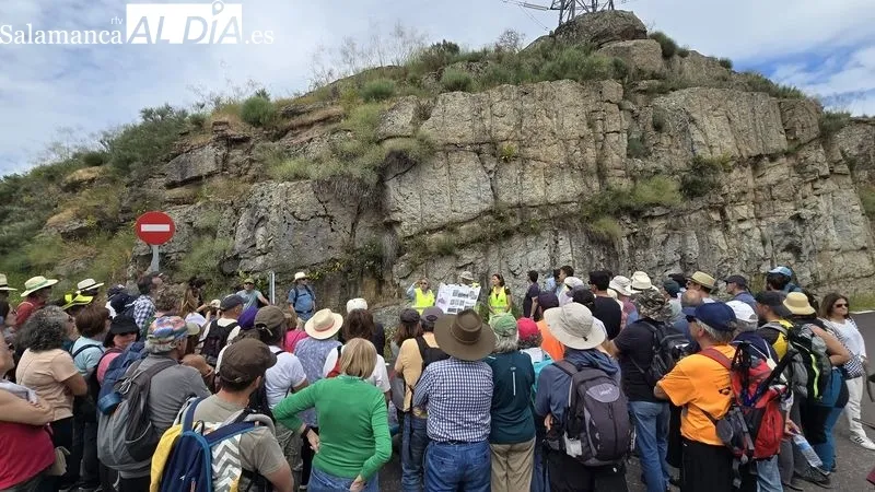 Los visitantes recorrieron diversos enclaves de la formaciones graníticas de las arribes