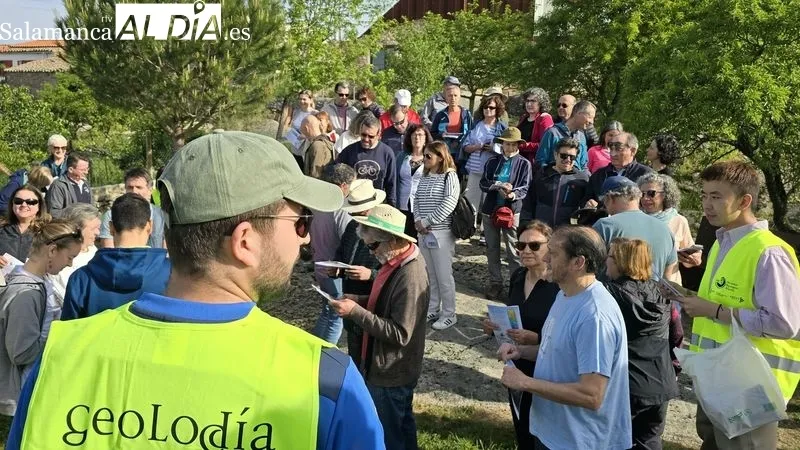 Los visitantes recorrieron diversos enclaves de la formaciones graníticas de las arribes