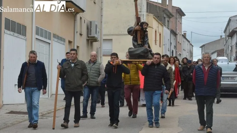 Foto 2 - El Ayuntamiento y los hombres del campo mantienen la celebraci&oacute;n de Santa Cruz en Lumbrales