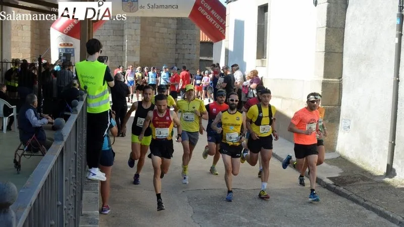 Foto 6 - M&aacute;s de 120 atletas disputan el II Trail Camino de Hierro desde La Fregeneda a Vega Terr&oacute;n