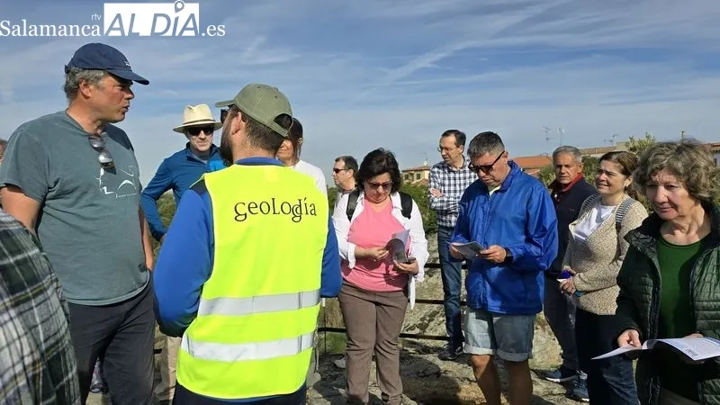 Los visitantes recorrieron diversos enclaves de la formaciones graníticas de las arribes