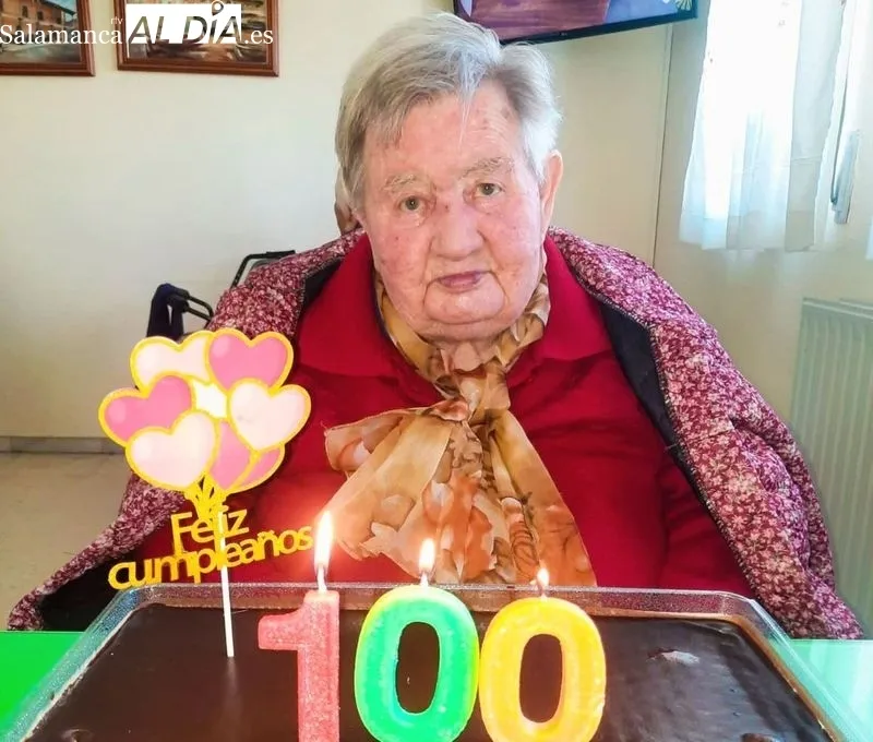 Foto 2 - Vitorina Fern&aacute;ndez Fuentes celebra en la residencia de Ba&ntilde;ob&aacute;rez sus 100 a&ntilde;os de vida