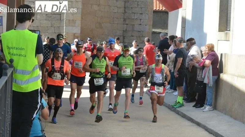 Foto 5 - M&aacute;s de 120 atletas disputan el II Trail Camino de Hierro desde La Fregeneda a Vega Terr&oacute;n