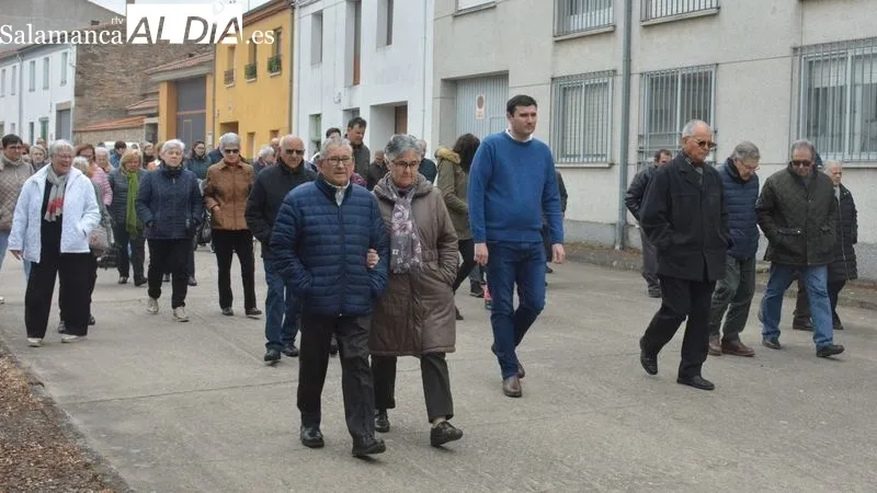 La imagen del Nazareno es llevada en procesión desde la ermita hasta la Cruz de la Peña Gorda