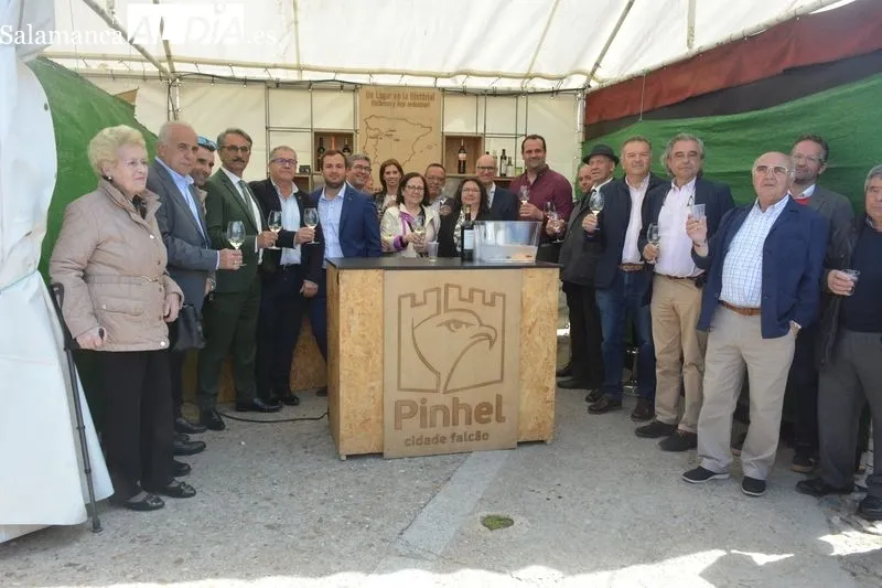La XXI Feria del Queso, inaugurada esta mañana, ha contado con la presencia de autoridades y de muchos visitantes
