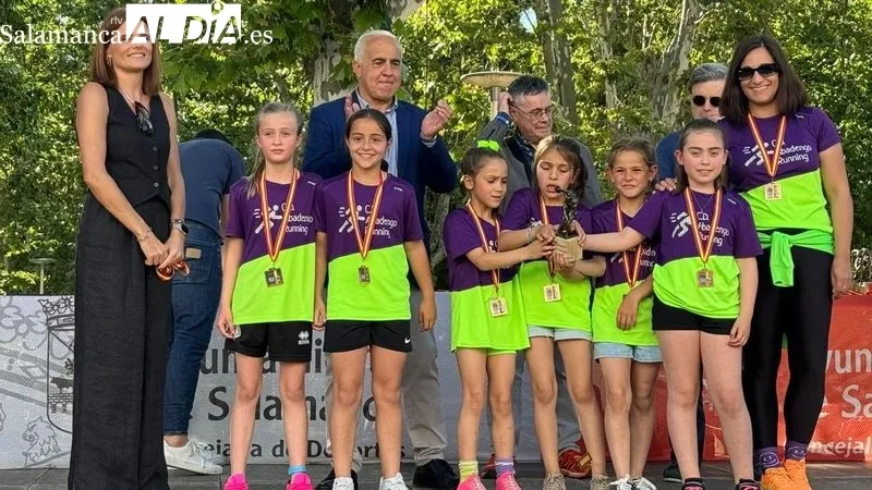 Foto 2 - El equipo benjam&iacute;n femenino del C.D. Abadengo Running, tercer clasificado en campo a trav&eacute;s en los juegos escolares