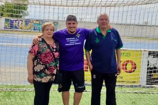 Foto 4 - Doble fiesta para un &ldquo;superdomingo&rdquo; en el CD Pe&ntilde;aranda: El Benjam&iacute;n B, campe&oacute;n de liga, y el Alev&iacute;n A asciende a primera