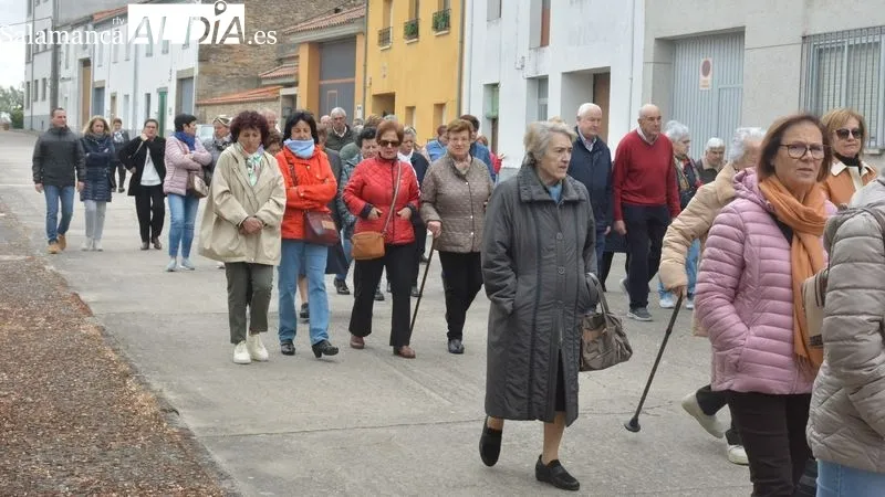 La imagen del Nazareno es llevada en procesión desde la ermita hasta la Cruz de la Peña Gorda