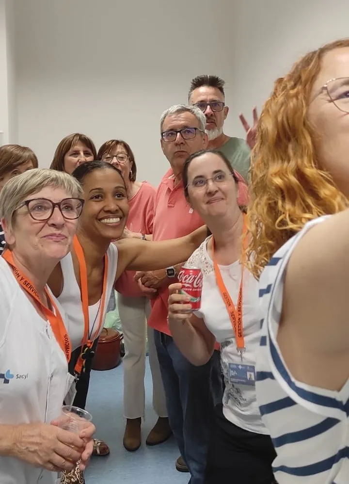 Toñi Gutiérrez y Pilar Peinador celebran la jubilación con sus compañeros