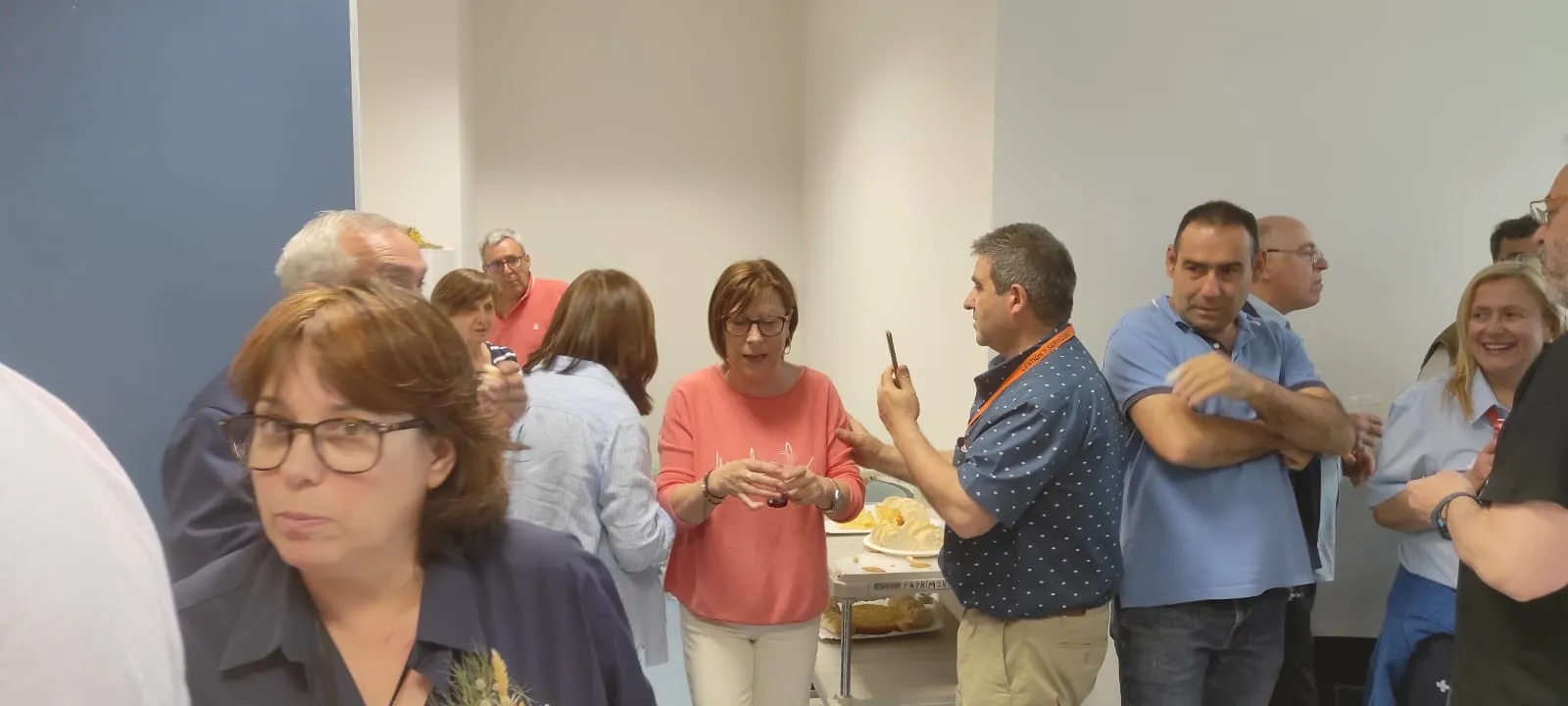 Toñi Gutiérrez y Pilar Peinador celebran la jubilación con sus compañeros