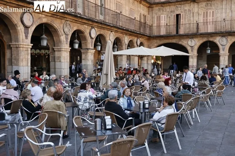 Ambiente en Salamanca en la tarde de este domingo. Fotos: David Sañudo